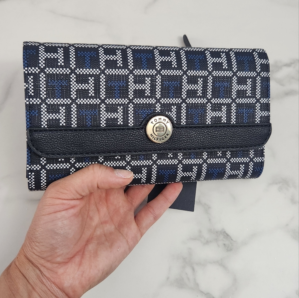 NWT Tommy Hilfiger Navy and Black Monogram Trifold Wallet - Picture 11 of 14